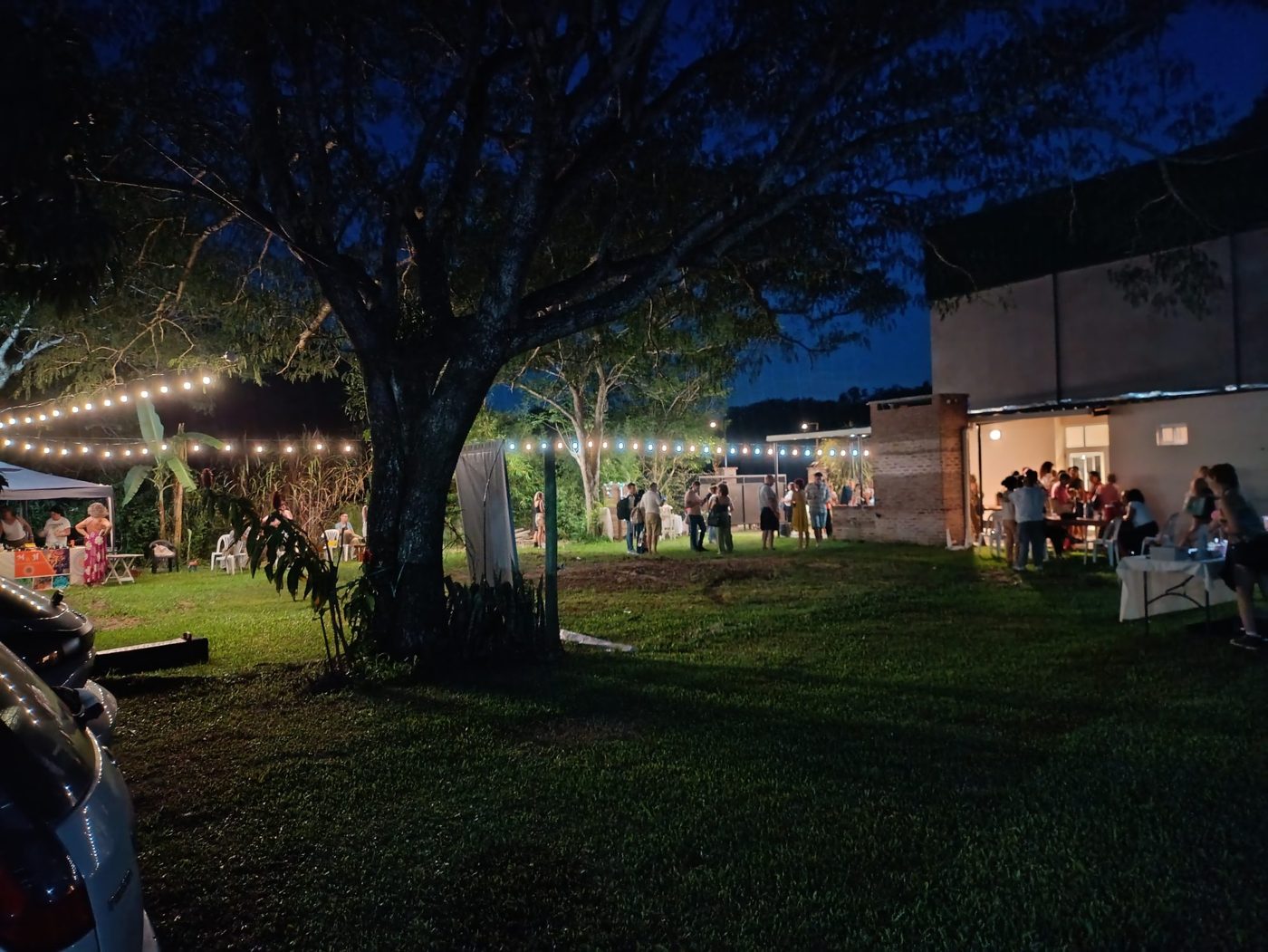 Evento al aire libre de noche en el parque