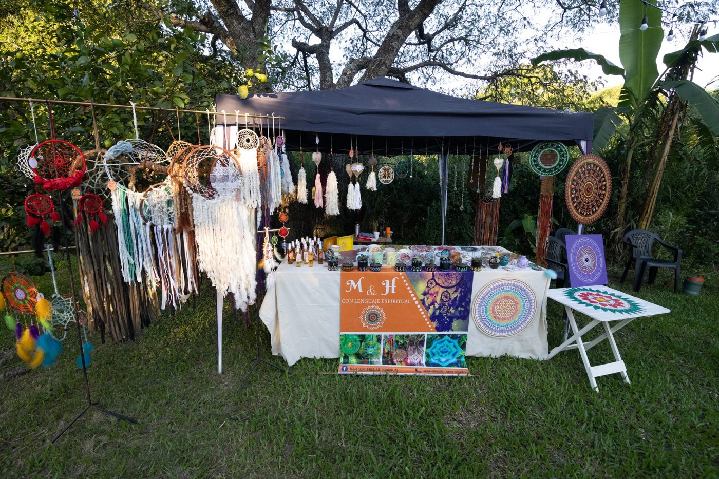 Stand de una feria en el parque